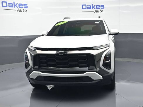 Used 2025 Chevrolet Equinox ACTIV w/ Safety and Technology Package FWD image 2