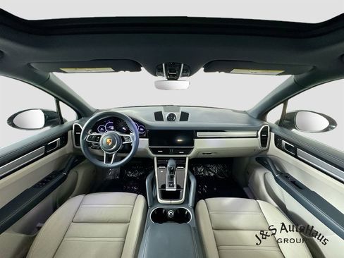 Used 2023 Porsche Cayenne Platinum Edition AWD/4WD image 29