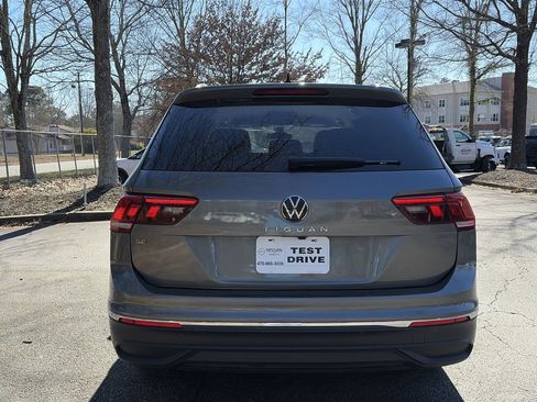 Used 2024 Volkswagen Tiguan SE image 4