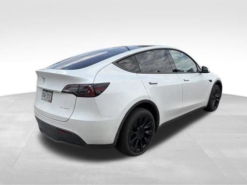 Used 2022 Tesla Model Y Long Range AWD/4WD image 8