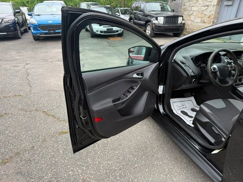 Used 2014 Ford Focus SE w/ SE Sport Package FWD image 28
