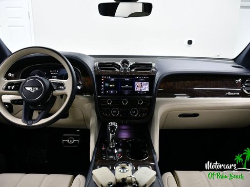 Used 2023 Bentley Bentayga AWD/4WD image 42