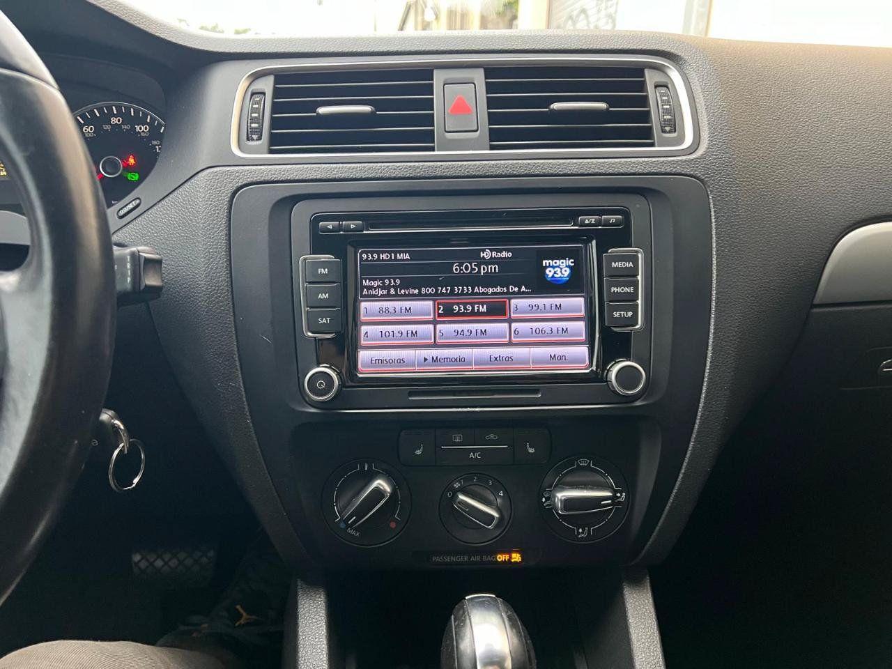 Used 2013 Volkswagen Jetta SE FWD image 13