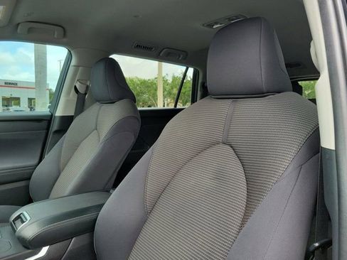 Certified 2024 Toyota Highlander LE FWD image 15