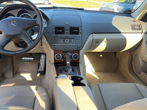 Used 2011 Mercedes-Benz C 300 4MATIC Sedan image 9