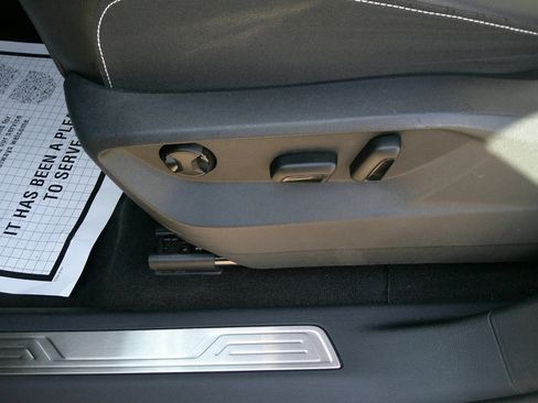 Used 2024 Volkswagen Atlas SE image 10