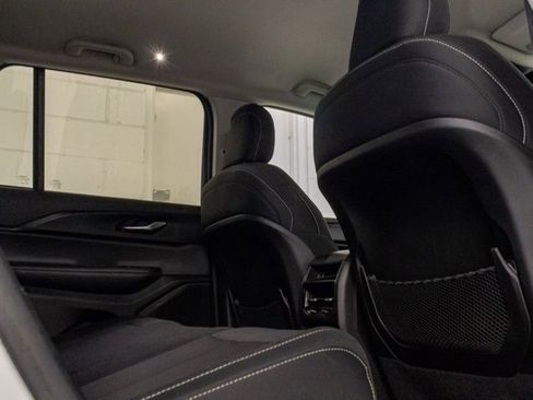 Certified 2023 Jeep Grand Cherokee Laredo w/ Luxury Tech Group I image 6