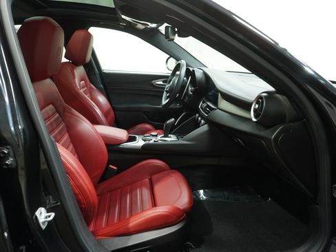 Used 2023 Alfa Romeo Giulia Veloce AWD/4WD image 12