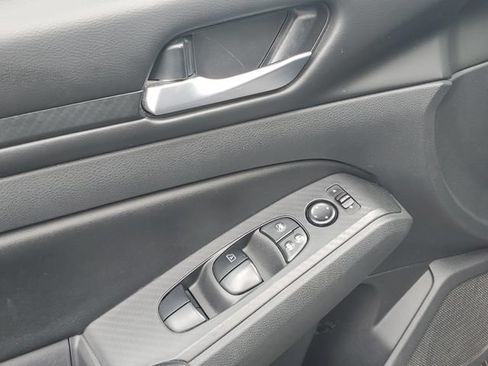 Used 2024 Nissan Altima 2.5 SV FWD image 6