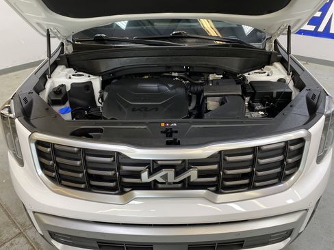 Used 2024 Kia Telluride SX w/ Towing Package image 9