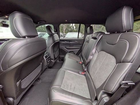 New 2025 Jeep Grand Cherokee Altitude image 12