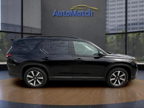 Used 2025 Honda Pilot Touring image 12