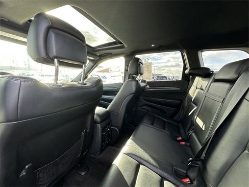 Used 2018 Jeep Grand Cherokee Limited image 18