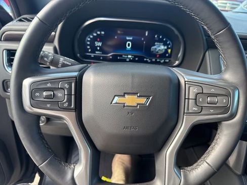 Used 2024 Chevrolet Suburban LT w/ Luxury Package image 11