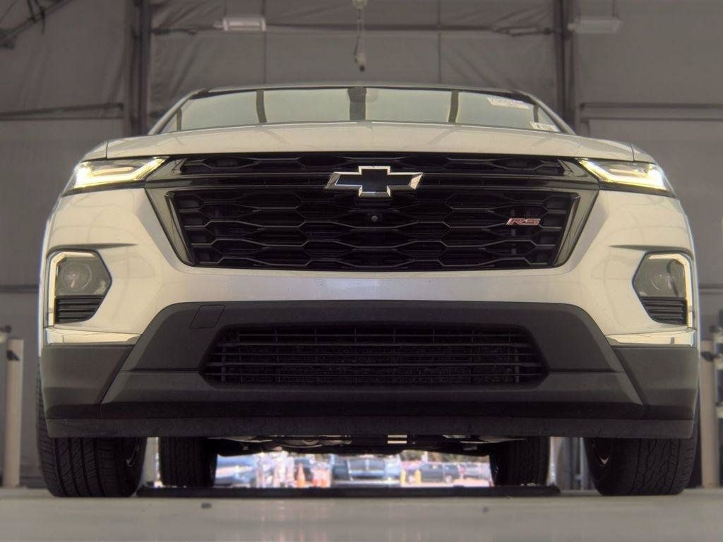 Used 2022 Chevrolet Traverse RS FWD image 3