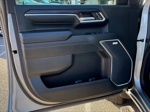 Used 2025 GMC Sierra 2500 SLT w/ SLT Premium Package image 19