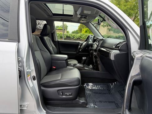 Used 2019 Toyota 4Runner SR5 Premium AWD/4WD image 31