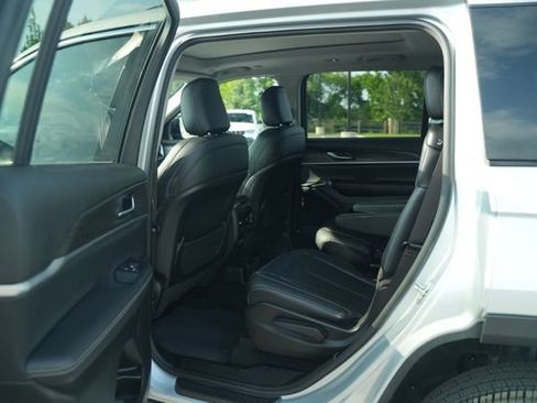 Used 2023 Jeep Grand Cherokee L Limited AWD/4WD image 16