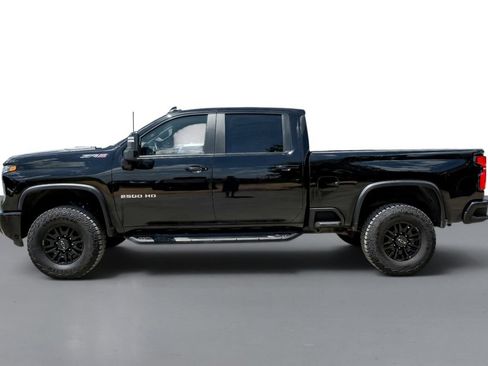 Used 2025 Chevrolet Silverado 2500 ZR2 w/ Technology Package AWD/4WD image 9