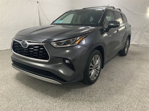 Used 2020 Toyota Highlander Platinum image 2