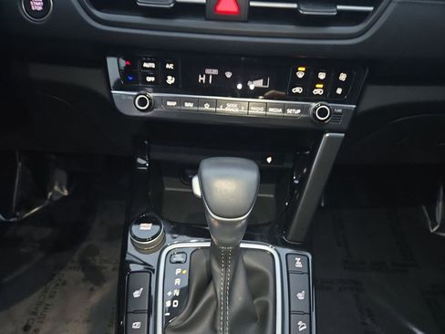Used 2024 Kia Seltos EX image 11