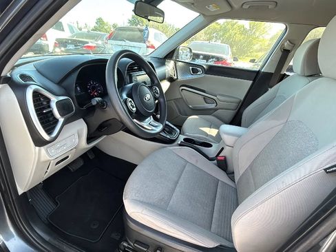 Used 2021 Kia Soul S FWD image 8