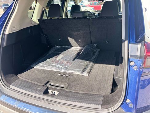 Used 2023 Nissan Rogue SV w/ SV Premium B Package image 5