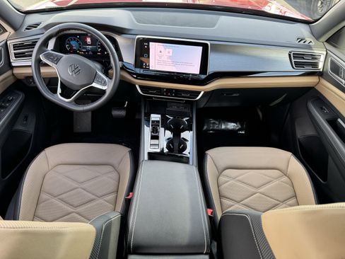 Used 2024 Volkswagen Atlas Cross Sport SE image 32