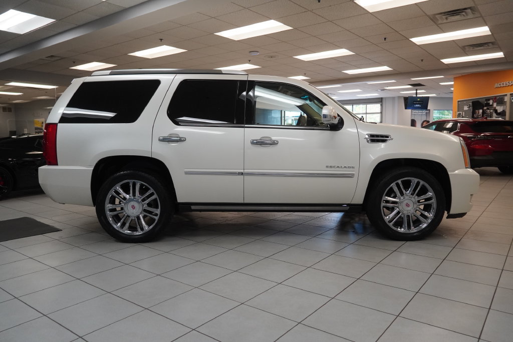 Certified 2014 Cadillac Escalade Platinum AWD/4WD image 18