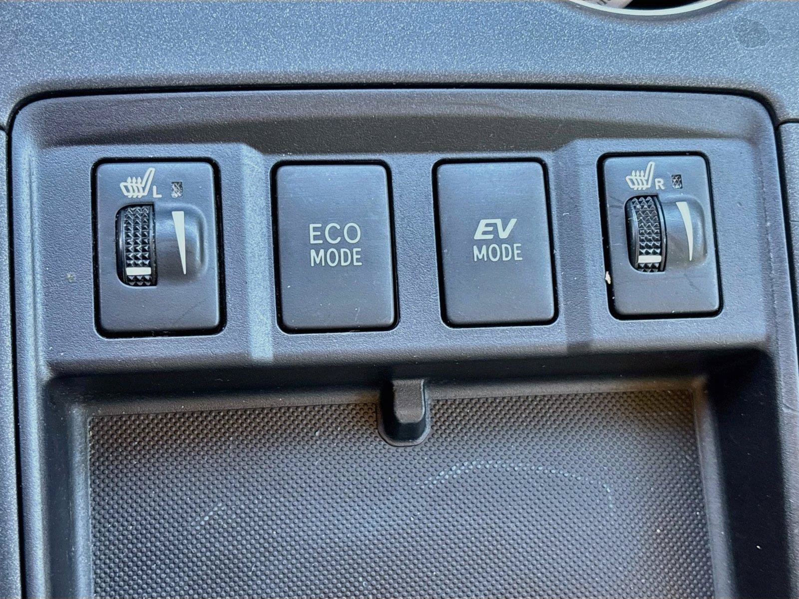 Used 2016 Toyota Camry XLE FWD image 20