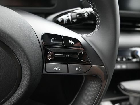 Used 2025 Hyundai Elantra Sport image 18