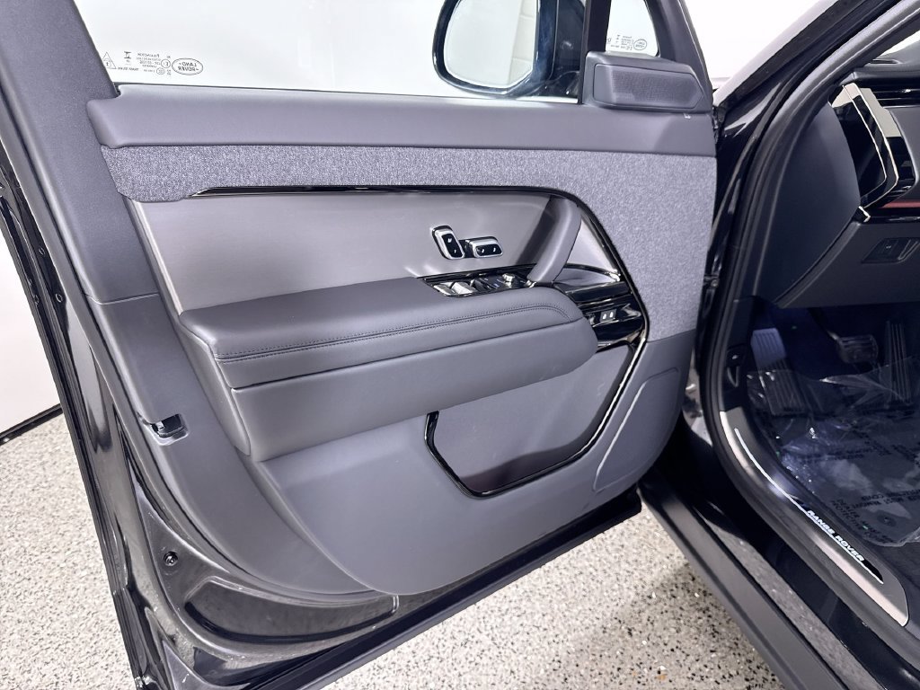 New 2027 Land Rover Range Rover Sport SE AWD/4WD image 13