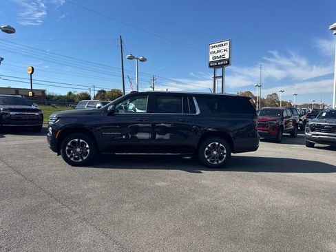 New 2026 Chevrolet Suburban LT w/ Comfort Package AWD/4WD image 7