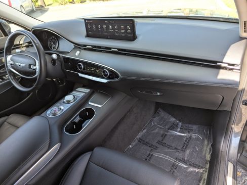 Used 2022 Genesis GV70 2.5T w/ Select Package image 13