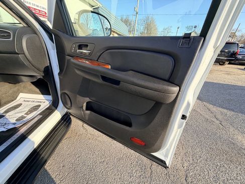 Used 2009 Chevrolet Suburban LTZ image 11