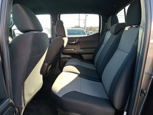 Used 2023 Toyota Tacoma TRD Sport image 9