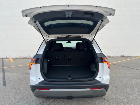 New 2026 Chevrolet Equinox LT FWD image 19