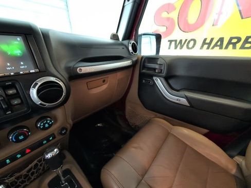 Used 2012 Jeep Wrangler Unlimited Sahara w/ Trailer Tow Group AWD/4WD image 19