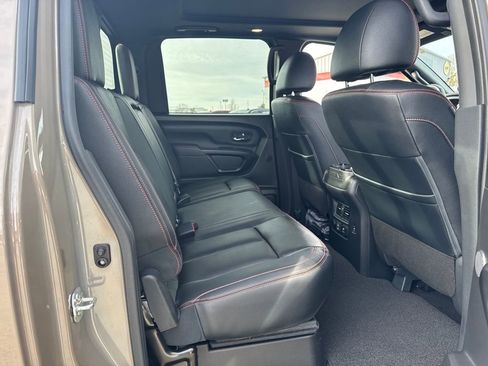 Used 2024 Nissan Titan PRO-4X w/ Pro-4x Convenience Package image 12