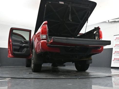 Used 2016 Toyota Tacoma TRD Off-Road image 30