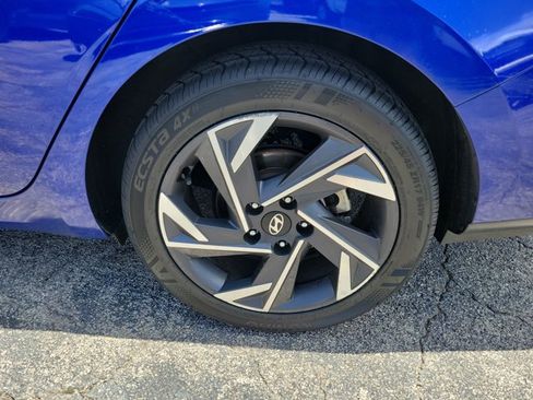 Used 2025 Hyundai Elantra SEL FWD image 24