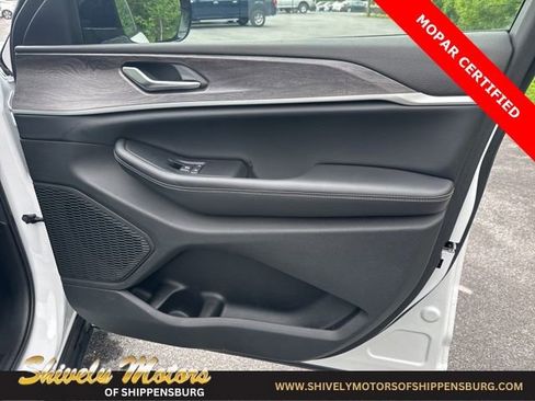 Used 2024 Jeep Grand Cherokee Limited w/ Trailer Tow Package image 40