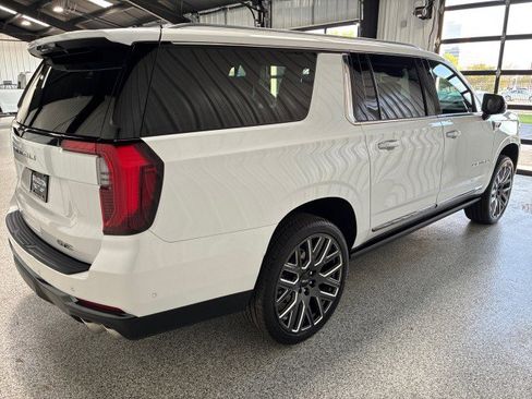 Used 2025 GMC Yukon XL Denali Ultimate w/ LPO, Floor Liner Package image 3