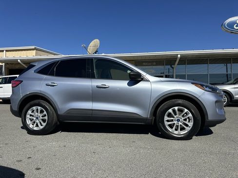 Used 2022 Ford Escape SE image 9