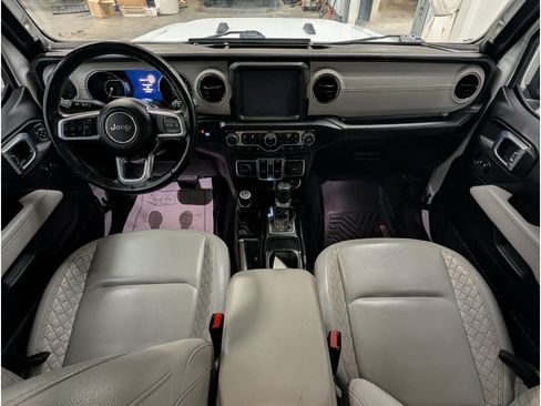 Used 2022 Jeep Wrangler Unlimited Sahara AWD/4WD image 9