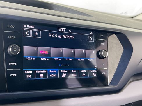 Used 2023 Volkswagen Taos SE image 14