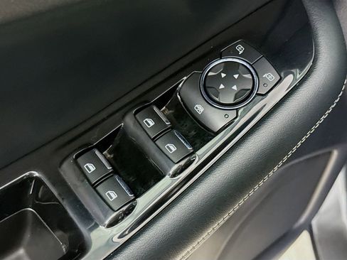 Used 2020 Ford Edge ST image 18