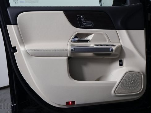 New 2026 Mercedes-Benz GLB 250 image 7
