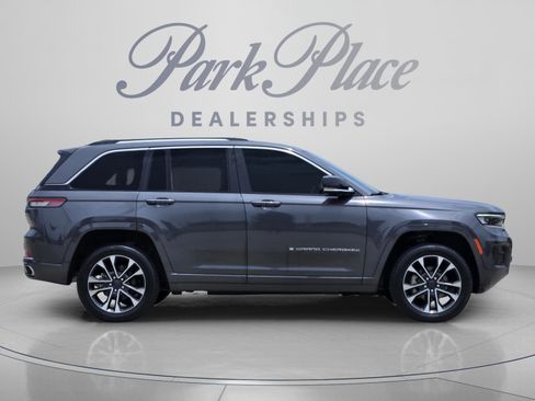 Used 2022 Jeep Grand Cherokee Overland AWD/4WD image 8