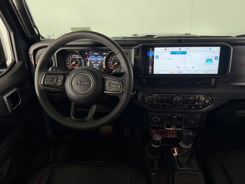 Used 2025 Jeep Gladiator Rubicon AWD/4WD image 36